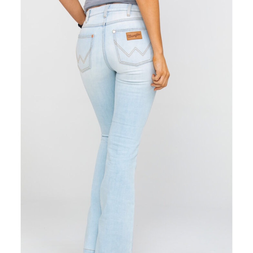 Wrangler exaggerated boot cut jeans light wash